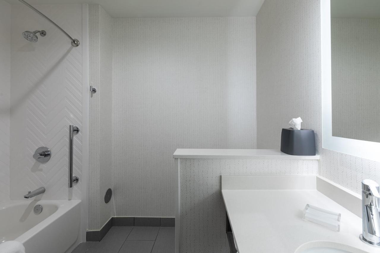 Holiday Inn Greenville - Woodruff Road By Ihg Bagian luar foto