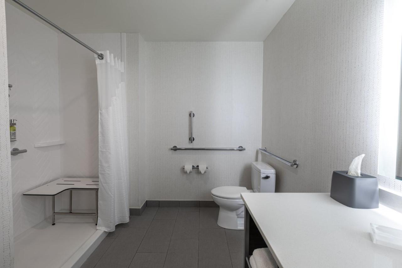 Holiday Inn Greenville - Woodruff Road By Ihg Bagian luar foto