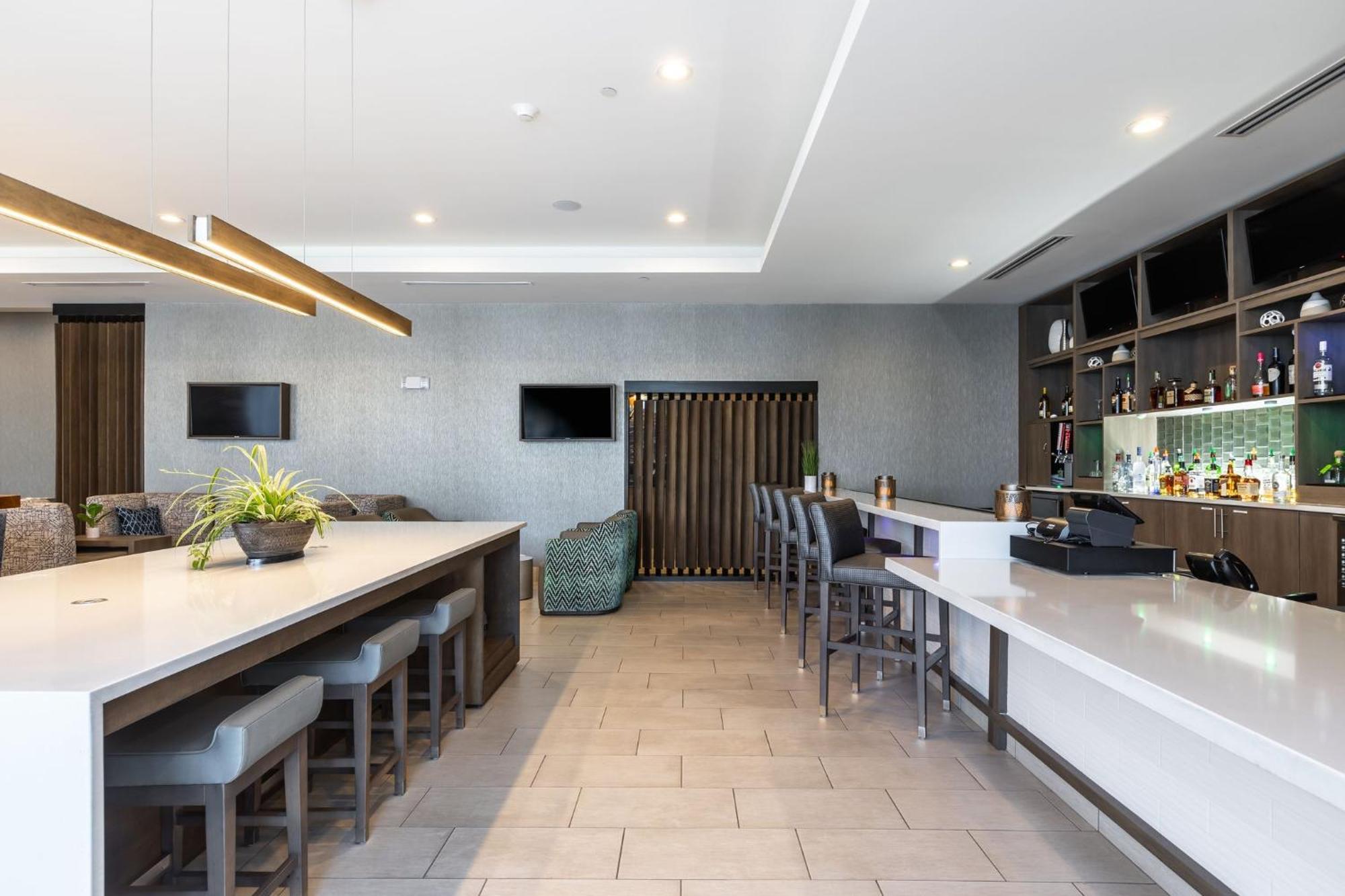 Holiday Inn Greenville - Woodruff Road By Ihg Bagian luar foto