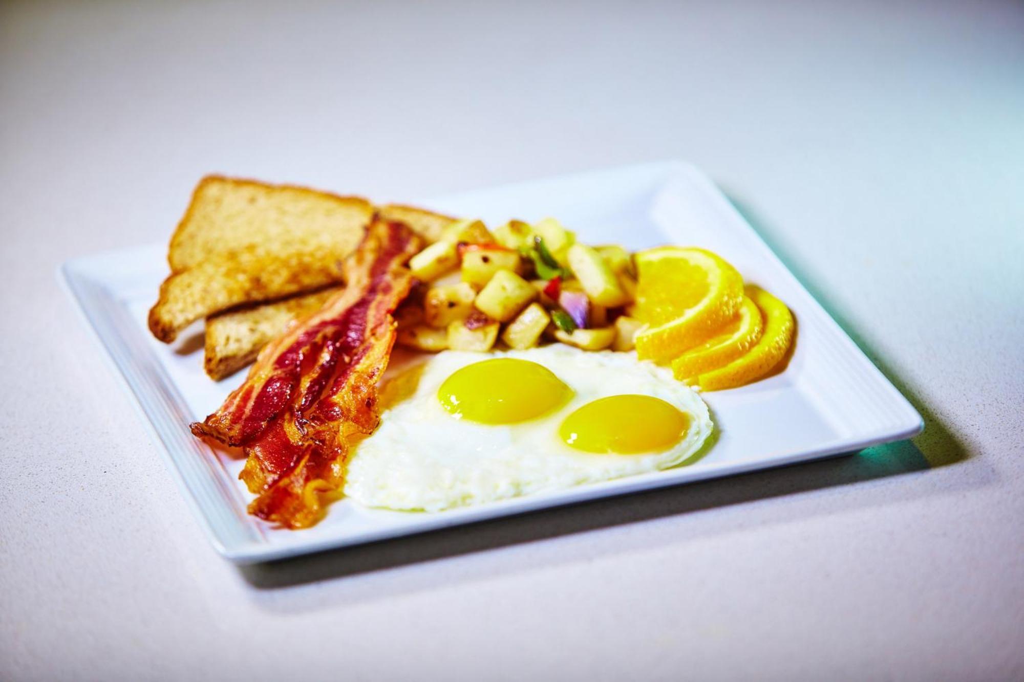 Holiday Inn Greenville - Woodruff Road By Ihg Bagian luar foto
