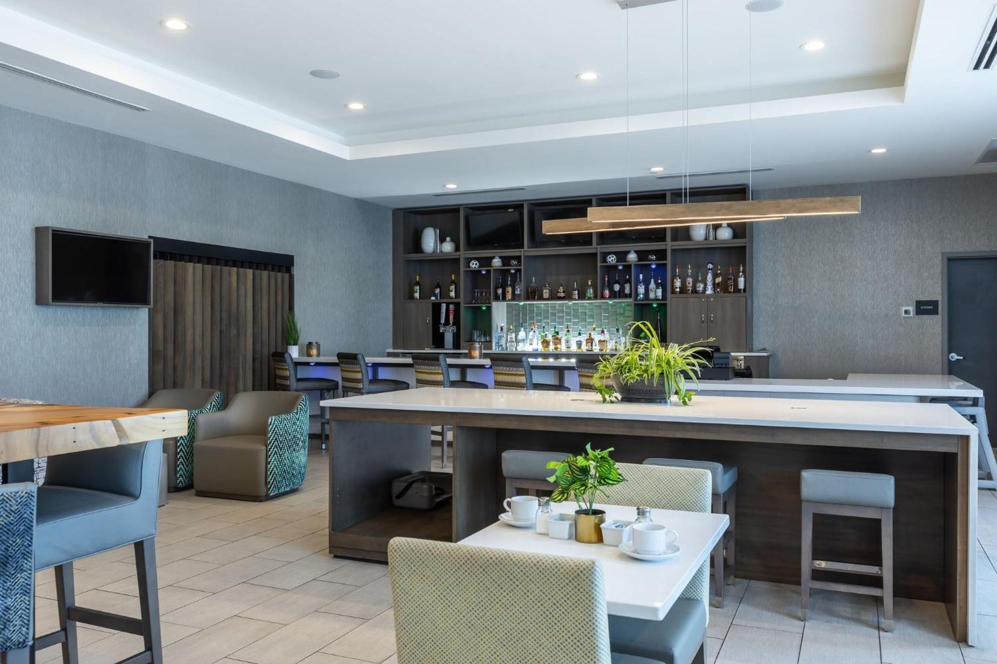 Holiday Inn Greenville - Woodruff Road By Ihg Bagian luar foto