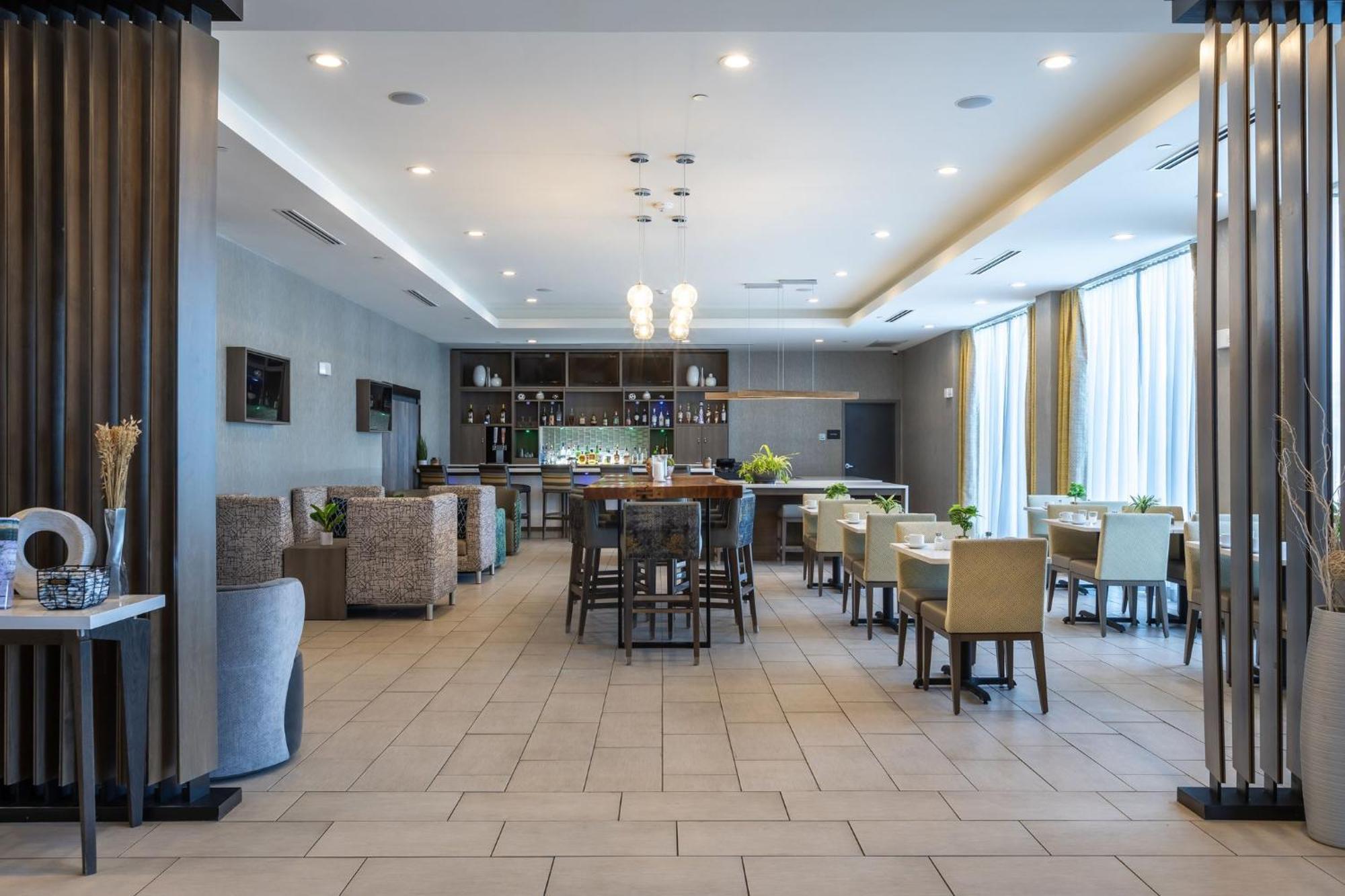 Holiday Inn Greenville - Woodruff Road By Ihg Bagian luar foto