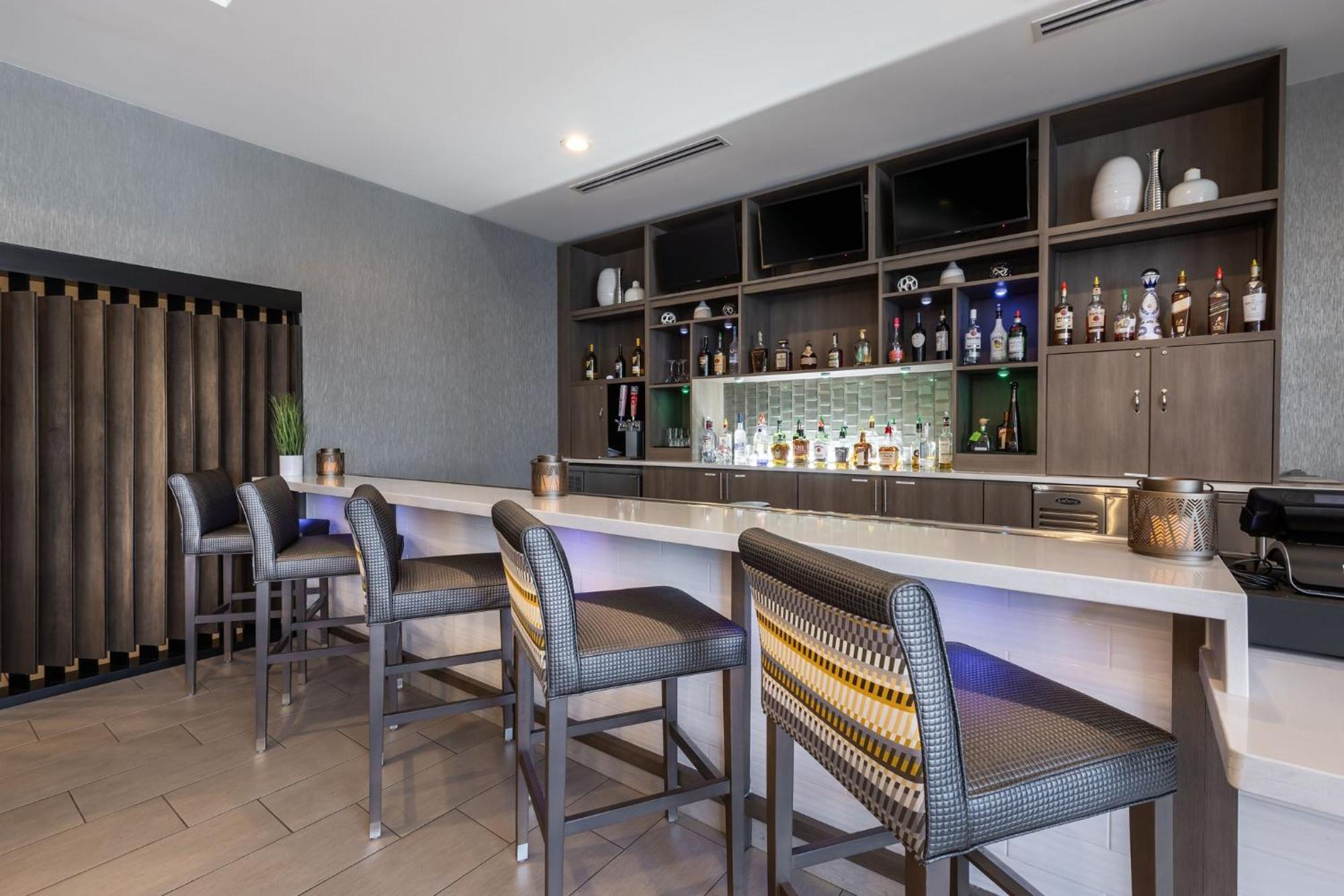 Holiday Inn Greenville - Woodruff Road By Ihg Bagian luar foto